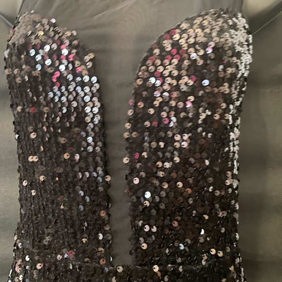 Fitted sequin dress - Picture 2 of 2